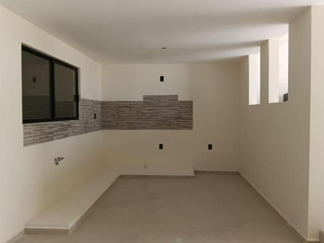 Venta de Casa en San Miguel de la Colina, 2 Plantas en Esquina, doble altura