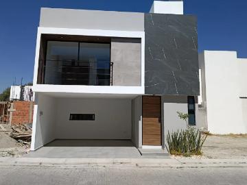 Venta de casa en San Pedro Cholula Fracc El Suspiro