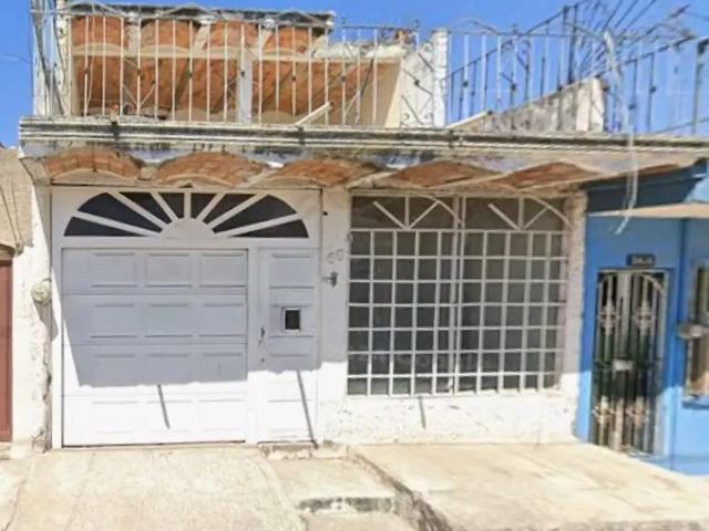 Venta de Casa en Santa Cecilia, Tepic: Amplio Espacio con Acceso a Servicios