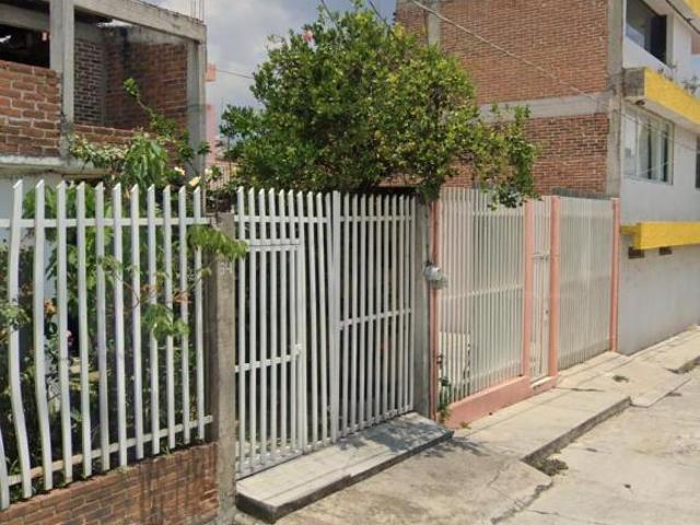 VENTA DE CASA EN TZINTZUNTZAN, COL. ERÉNDIRA, CD. HIDALGO, MICHOACÁN