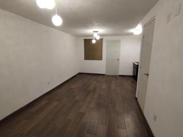 Venta de Casa en Tecámac, Fraccionamiento Privado con Vigilancia. Remodelada y E