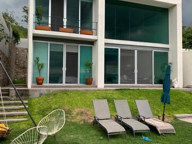 Venta de casa en Tequesquitengo, Morelos. Clave 3600