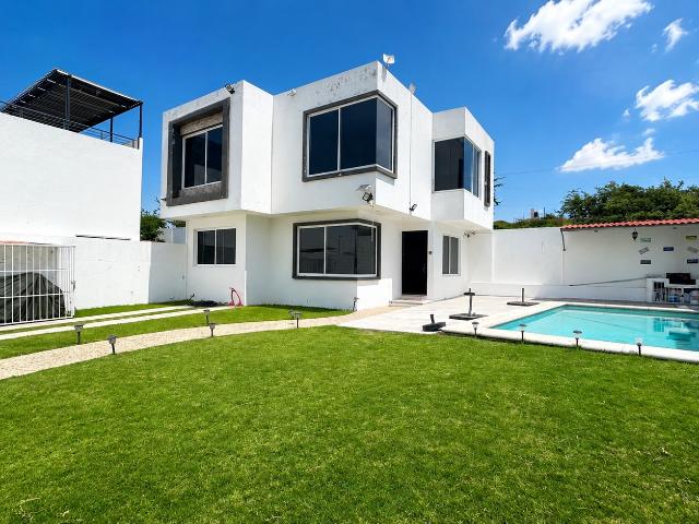 Venta de casa en Tequesquitengo, Morelos, Fracc. Con vigilancia. Clave 6363