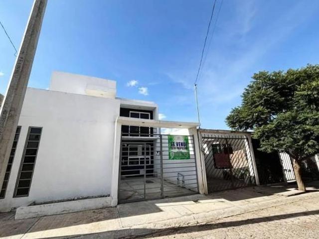 VENTA DE CASA EN UNIDAD MAGISTERIAL
