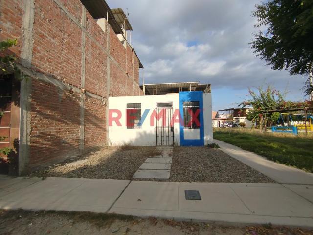Venta De Casa En Urbanización.Planicie Costado De Parque