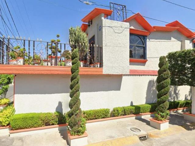 VENTA DE CASA EN VALLE DE LOS CIPRESES IZCALLI DEL VALLE
