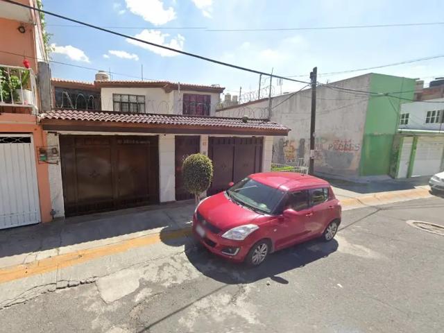 Venta de Casa en Valle de los Sauces Izcalli del Valle, Tultitlán con Recuperación Bancaria