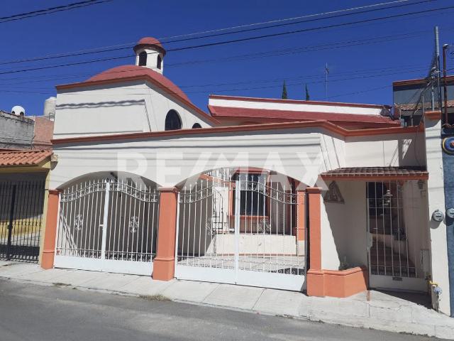 VENTA DE CASA EN VILLAS DEL PARQUE, QUERETARO, QUERETARO