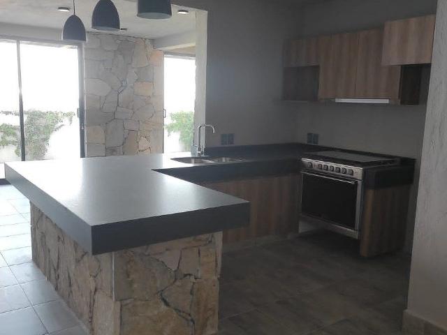 Venta de Residencia Moderna con Doble Altura en Tequisquiapan
