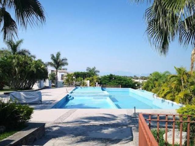 VENTA DE CASA EN VISTA STA.FE XOCHITEPEC, LUJO Y SEGURIDAD EN UNO MISMO