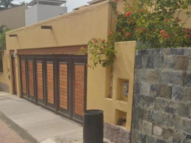 VENTA DE CASA EN ZIHUATANEJO, GUERRERO
