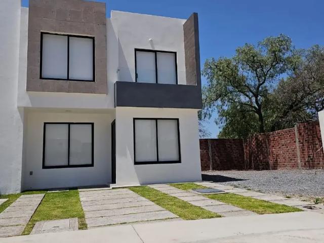 Venta de Casa Esmeralda en fraccionamiento, San Juan del Río