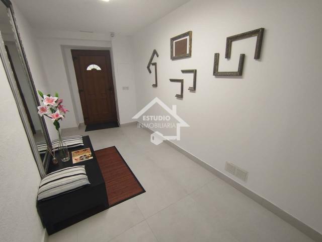 Venta de casa espaciosa en Viana