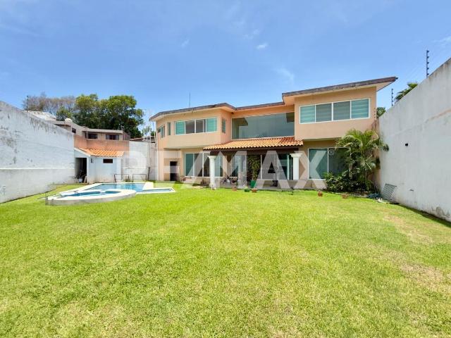 Venta de casa, Fracc. Parques Sumiya, Jiiutepec, Morelos. Clave 5726
