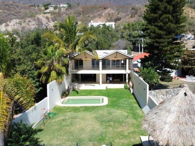 Venta de casa frente al lago en San Juan Cosalá Jocotepec