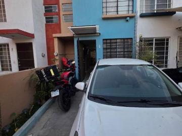 VENTA DE CASA HABITACIÓN EN: Hacienda Yucatán Sur No. 60 3 Fraccionamiento Hacienda Real Tonalá, Jal