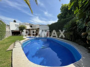 Venta de casa ideal para negocio de jardín de eventos, Col. Atenatitlán, Jiutepec, Morelos. Clave 5778