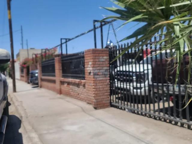 Venta de Casa Independiente con Amplio Terreno en Colonia Independencia, Mexicali