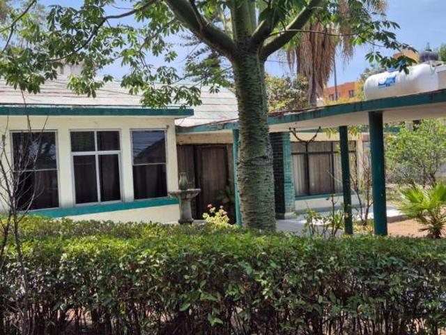 VENTA DE CASA PARA INVERSION, IDEAL CLINICA O ESCUELA, FRACC. GAMEZ IRAPUATO