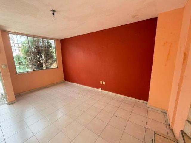VENTA DE CASA PARA REMODELAR EN BULEVARES DEL LAGO