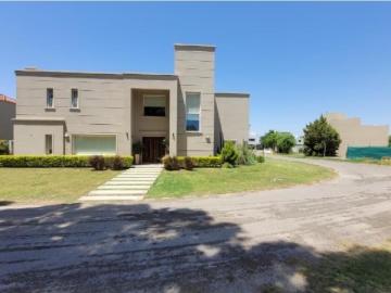 Venta De Casa Premium En Country De Rivadavia – 5 Dormitorios, Piscina Y Máxima Seguridad