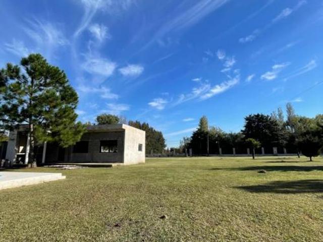 Venta de Casa Quinta Barrio Parque Las Lomas