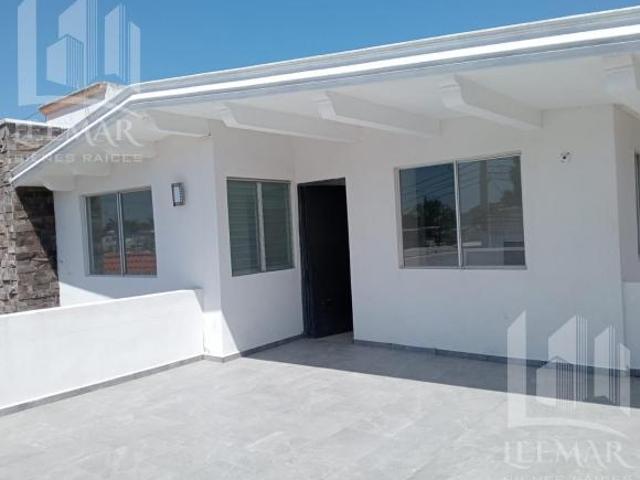 Venta de casa recien remodelada, de 5 recamaras, 2 en pta. baja, Col. Petrolera