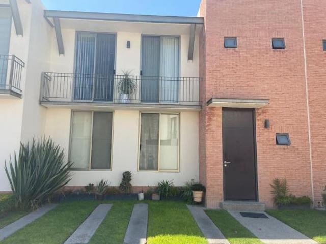 Venta de casa remodelada en el Coto 3 Puerta de piedra