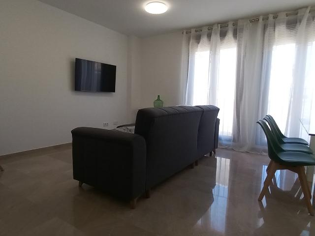 Venta de casa semi nueva en el centro de Quart de Poblet. A 2 min de la estacion del Metro