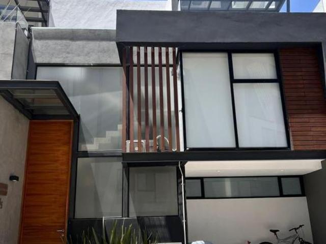 VENTA DE CASA SEMINUEVA EN PARQUE VERACRUZ, LOMAS DE ANGELOPOLIS III, PUEBLA