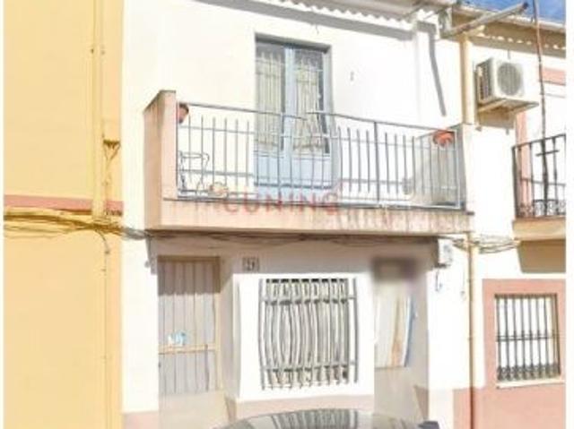 Venta de casa situada en la localidad de Madrigalejo, Cáceres