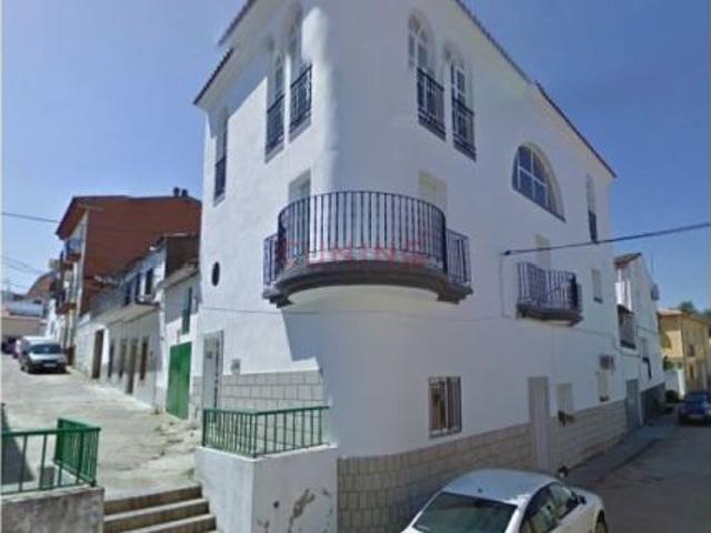 Venta de casa situada en la localidad de Alcuéscar, Cáceres
