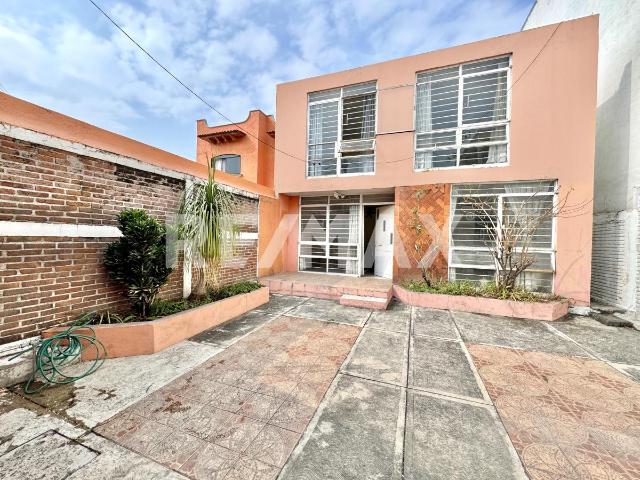 Venta de casa sola en el Fracc. Cuauhnahuac, Cuernavaca, Morelos. Clave 5989