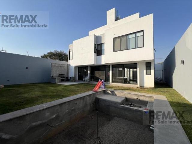 Venta de casa sola en Pedregal de Las Fuentes, Jiutepec, Morelos. Clave 6147