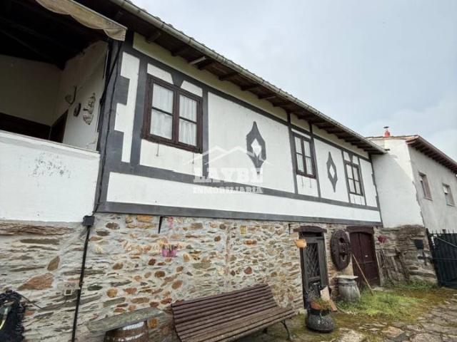 Venta de casa soleada en Monforte de Lemos