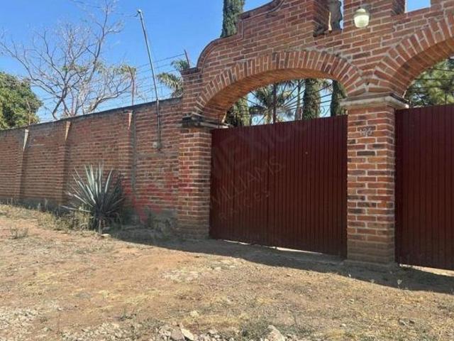 VENTA DE CASA, TERRENO AMPLIO, A PIE DE CARRETERA, IXTLAHUACÁN DE LOS MEMBRILLOS
