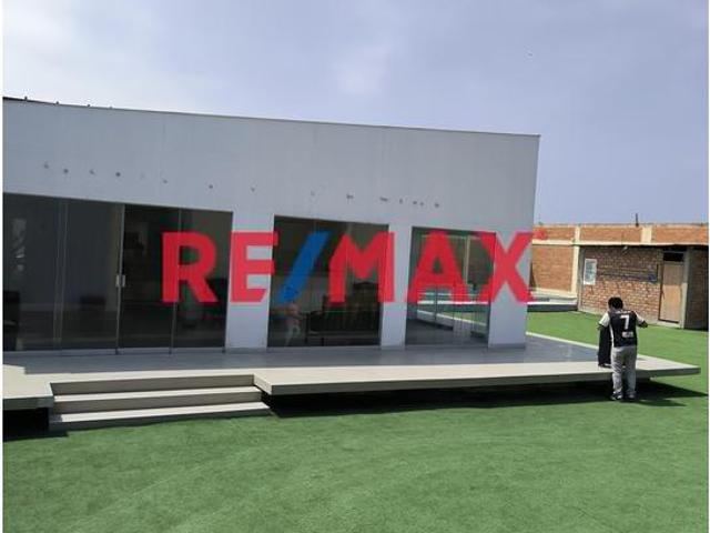 Venta De Casa Ubicado A 01 Cuadra De La Playa