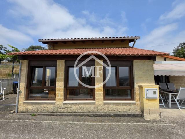 Venta de casa unifamiliar con finca en Lugo de Llanera