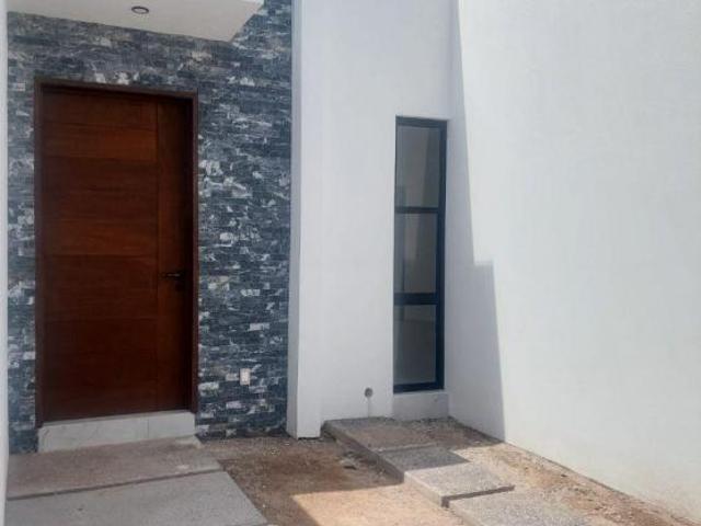 VENTA DE CASA 1 PLANTA 2R 2B EN SAN JUAN DEL RIO LOMAS DE BANTHI ZONA RESIDENCIAL PRIVADA