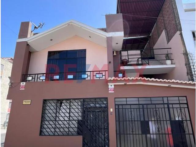 Venta De Casa 200 M2 En Esquina En Zona Muy Comercial Comas