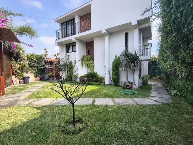 VENTA DE CASA 2 PISOS + 2 DEPARTAMENTOS EN SURCO