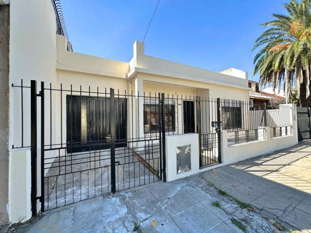 Venta de Casa 3 ambientes en Tres De Febrero Loma Hermosa