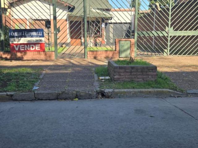Venta de Casa 4 ambientes en Tres De Febrero Loma Hermosa