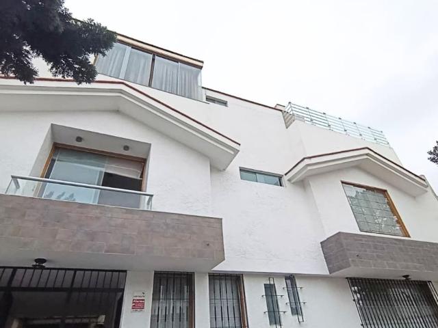 Venta de Casa, 3 Pisos, Surco + Terraza Parrillera y 2 Cocheras