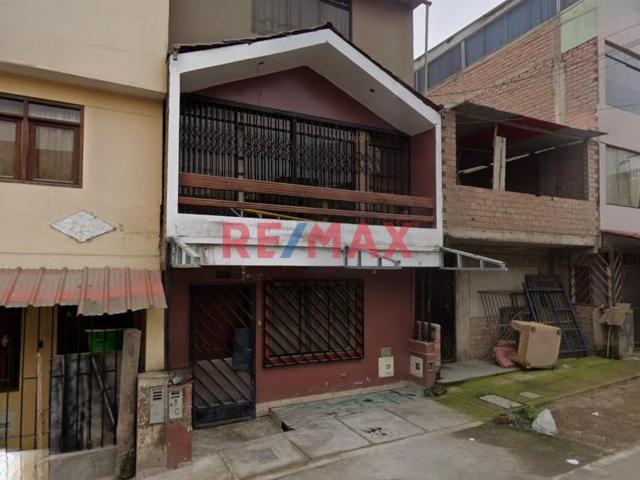 Se Vende Casa De 3 Pisos Como Terreno