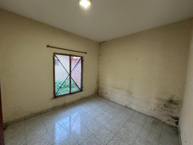 Venta de Casa 4 ambientes en Almirante Brown Glew