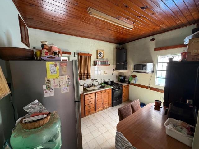 Venta de Casa 4 ambientes en Almirante Brown Glew