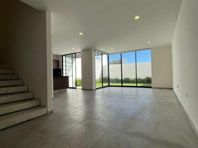 Venta de Casa con jardín zona Lomas de Angelópolis Cáscata, San Andrés Cholula
