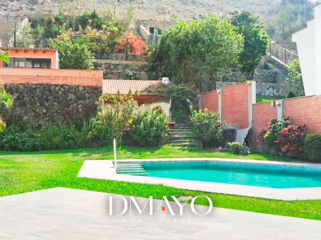 Venta de Casa 567m2 con Piscina, jardín área de parrilla en Rinconada del Lago