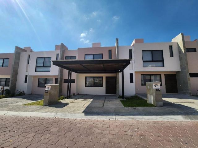 Venta de Casas en Lomas del Marques en Altos del Marques, Gran Ubicaci?n y LUJO!